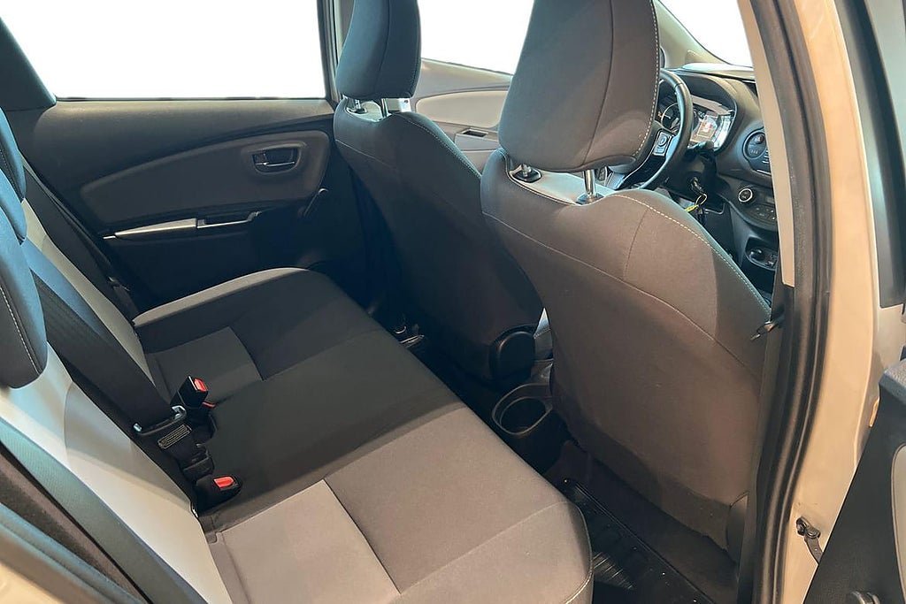 Vehicle Image 9