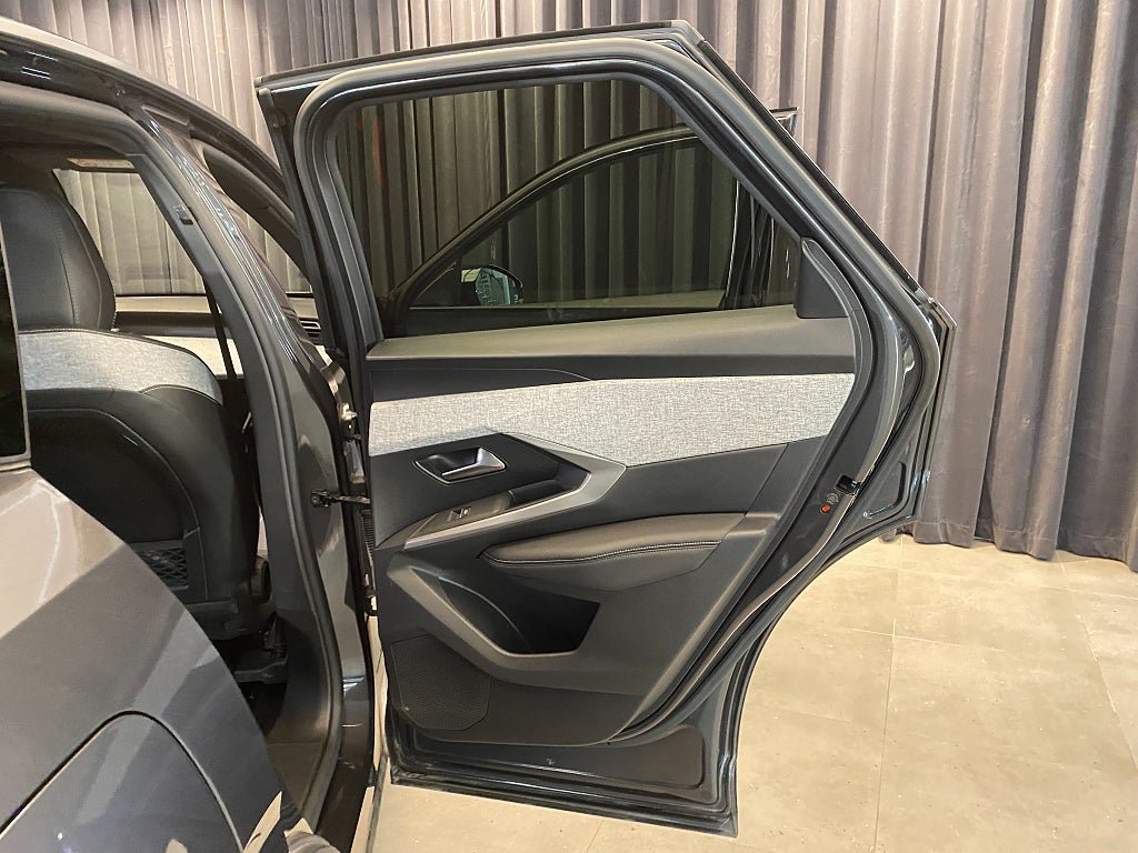 Vehicle Image 37