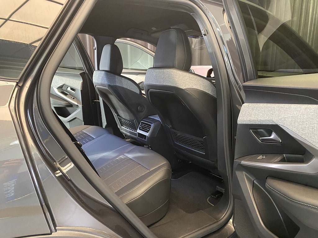 Vehicle Image 38