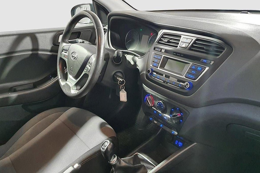 Vehicle Image 16