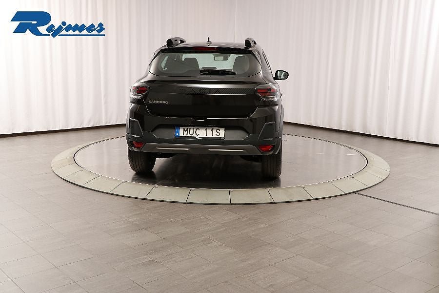 Vehicle Image 16