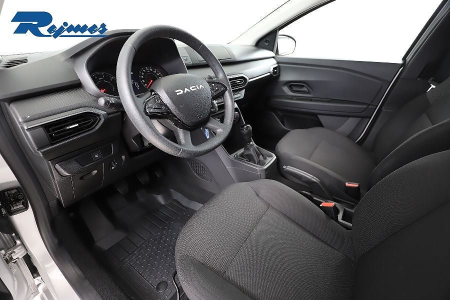 Vehicle Image 15