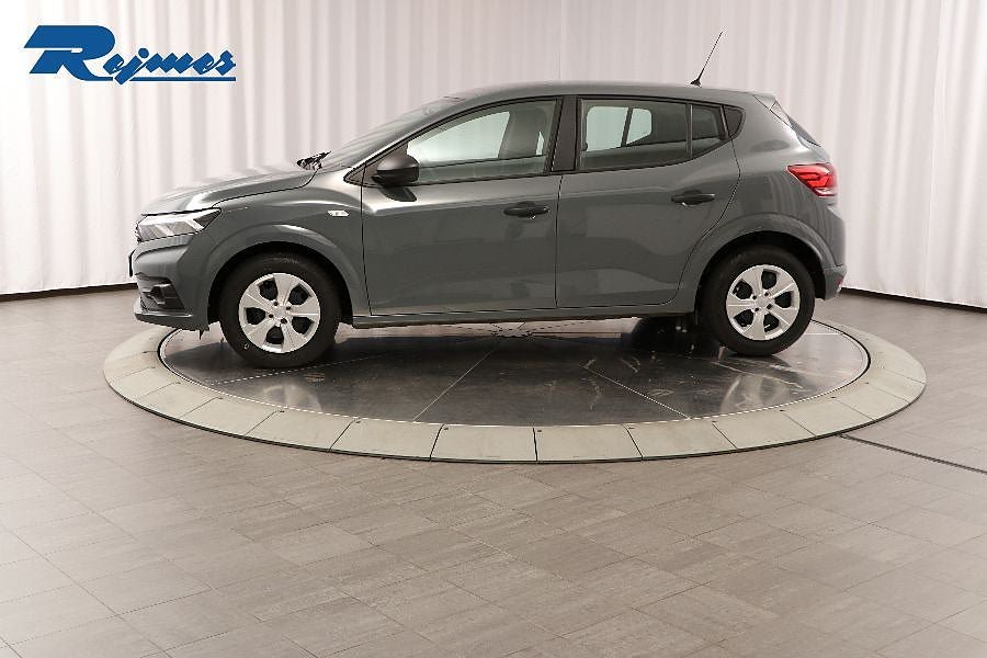Vehicle Image 3