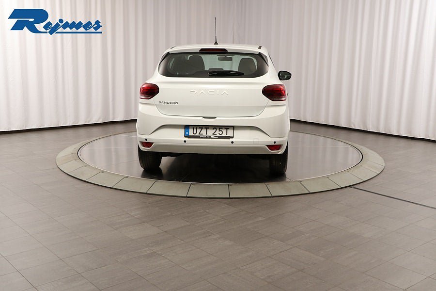 Vehicle Image 16
