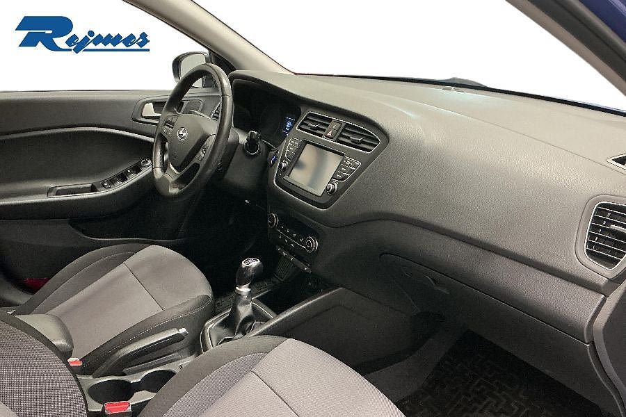 Vehicle Image 11