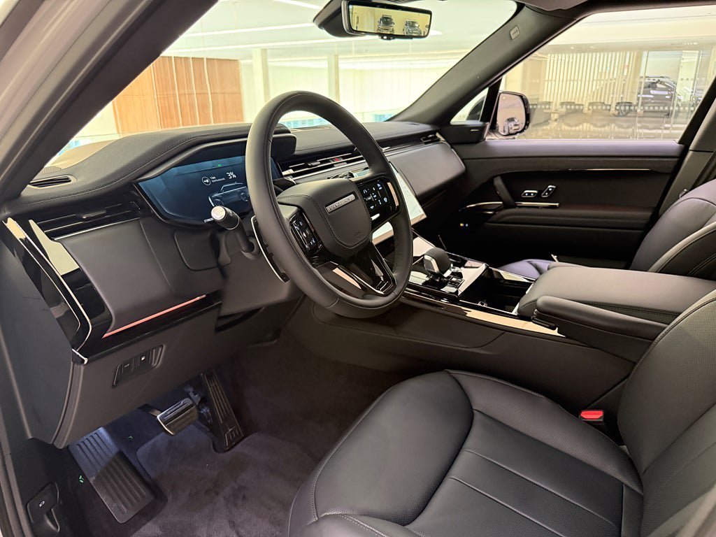 Vehicle Image 10