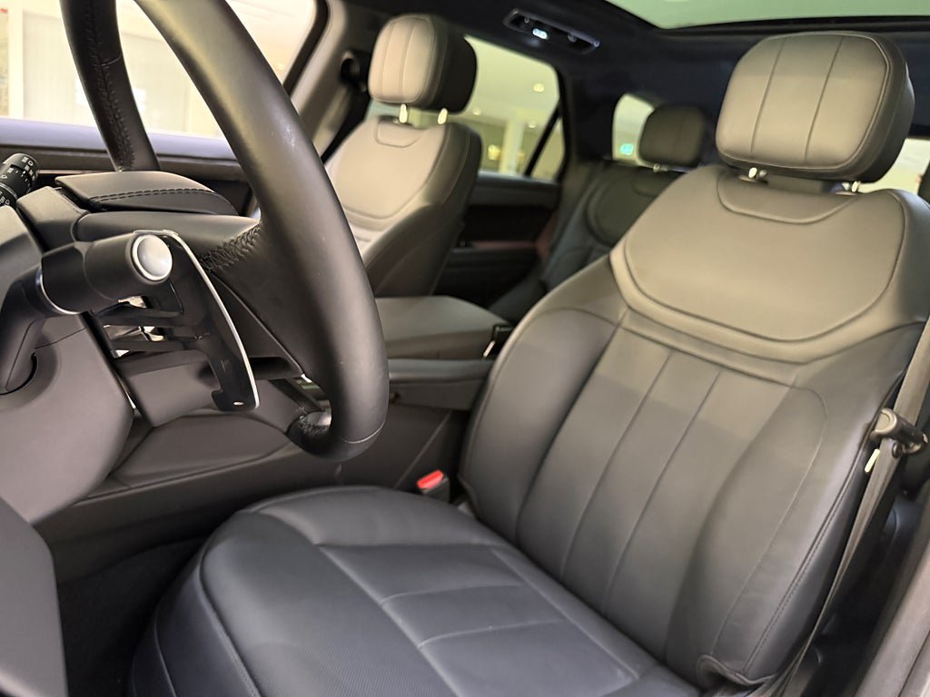 Vehicle Image 9
