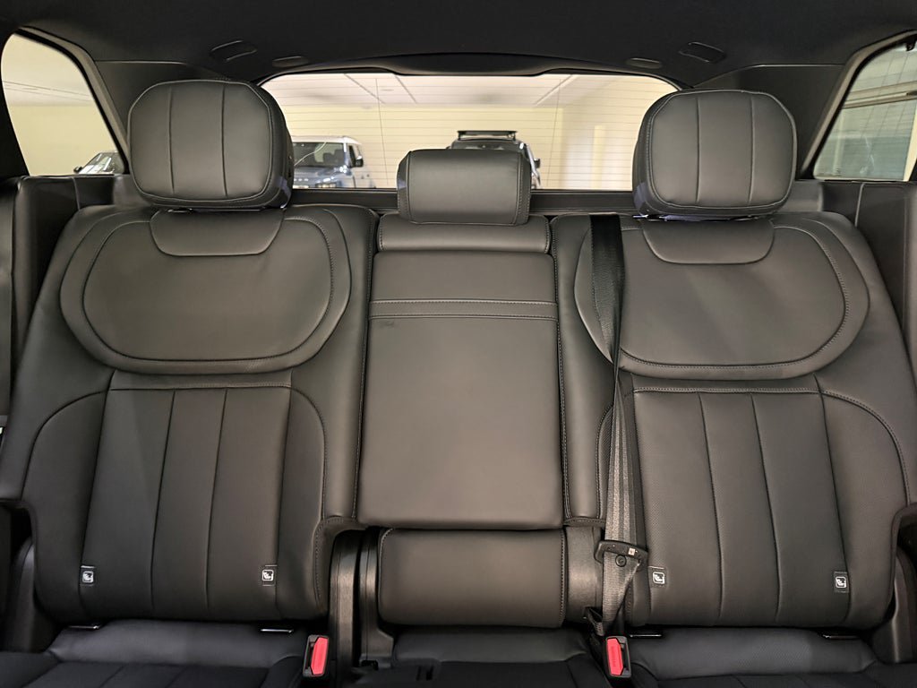 Vehicle Image 16