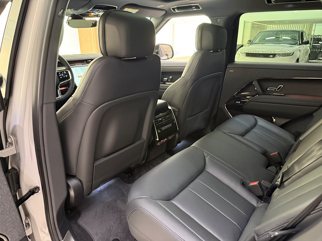 Vehicle Image 17