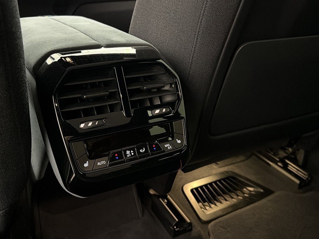 Vehicle Image 26
