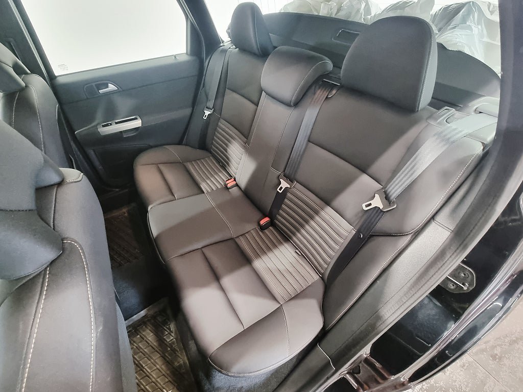 Vehicle Image 9
