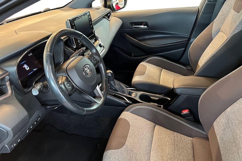 Vehicle Image 12