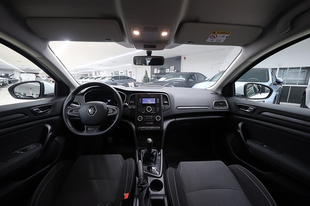 Vehicle Image 12