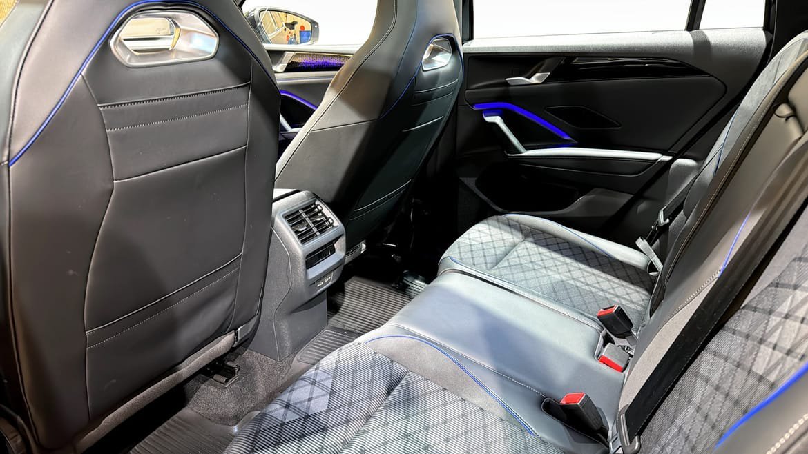Vehicle Image 12