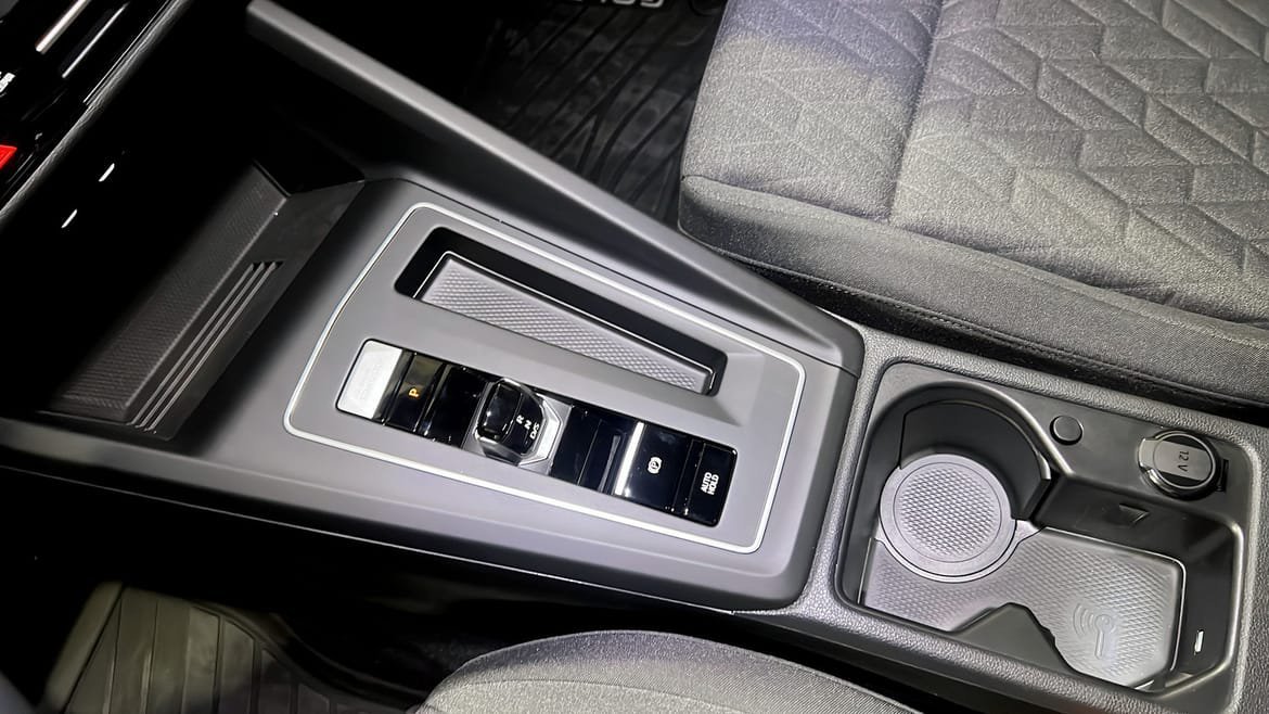 Vehicle Image 16