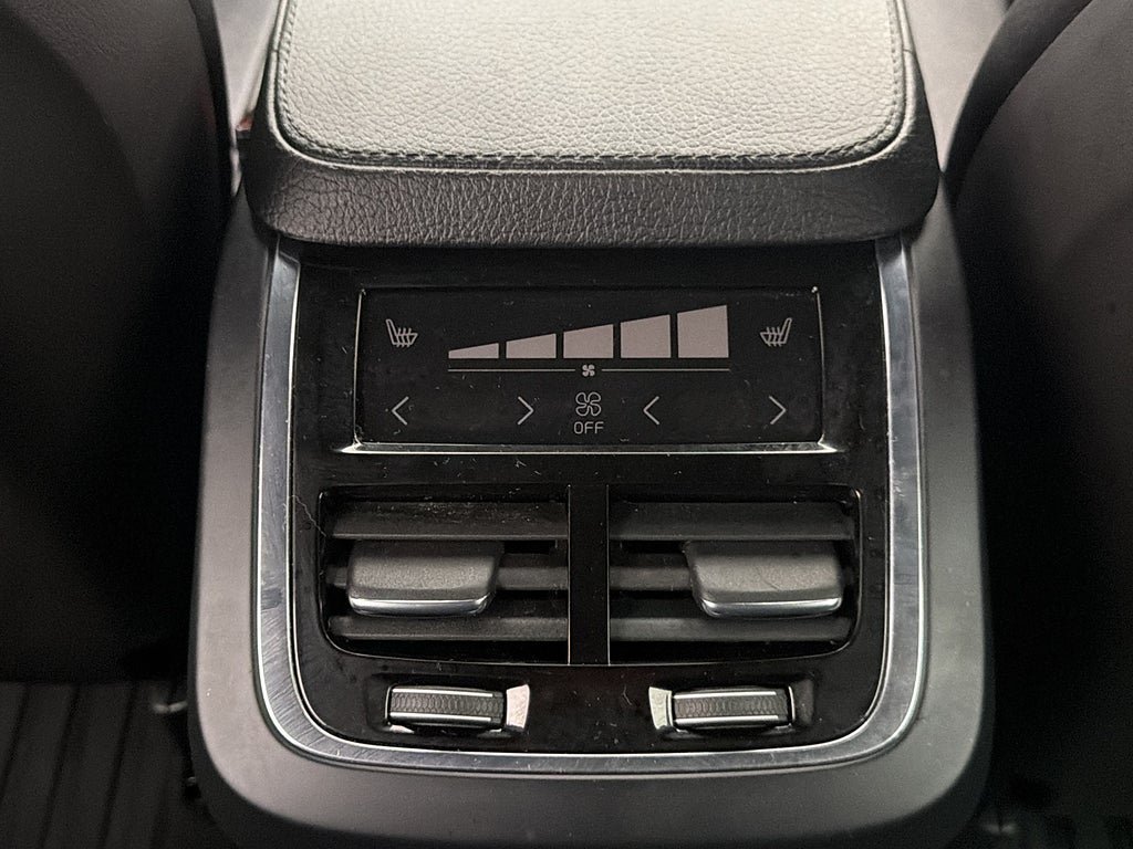 Vehicle Image 27