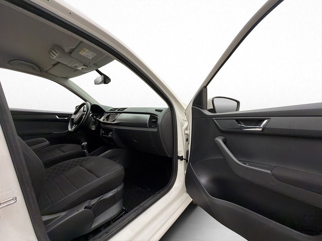 Vehicle Image 15