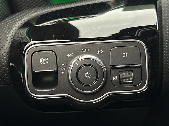 Vehicle Image 27