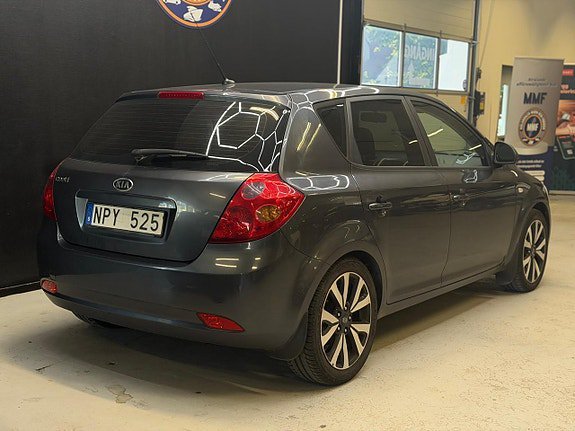 Vehicle Image 17