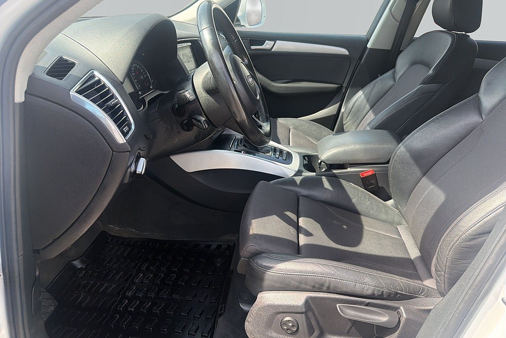 Vehicle Image 9