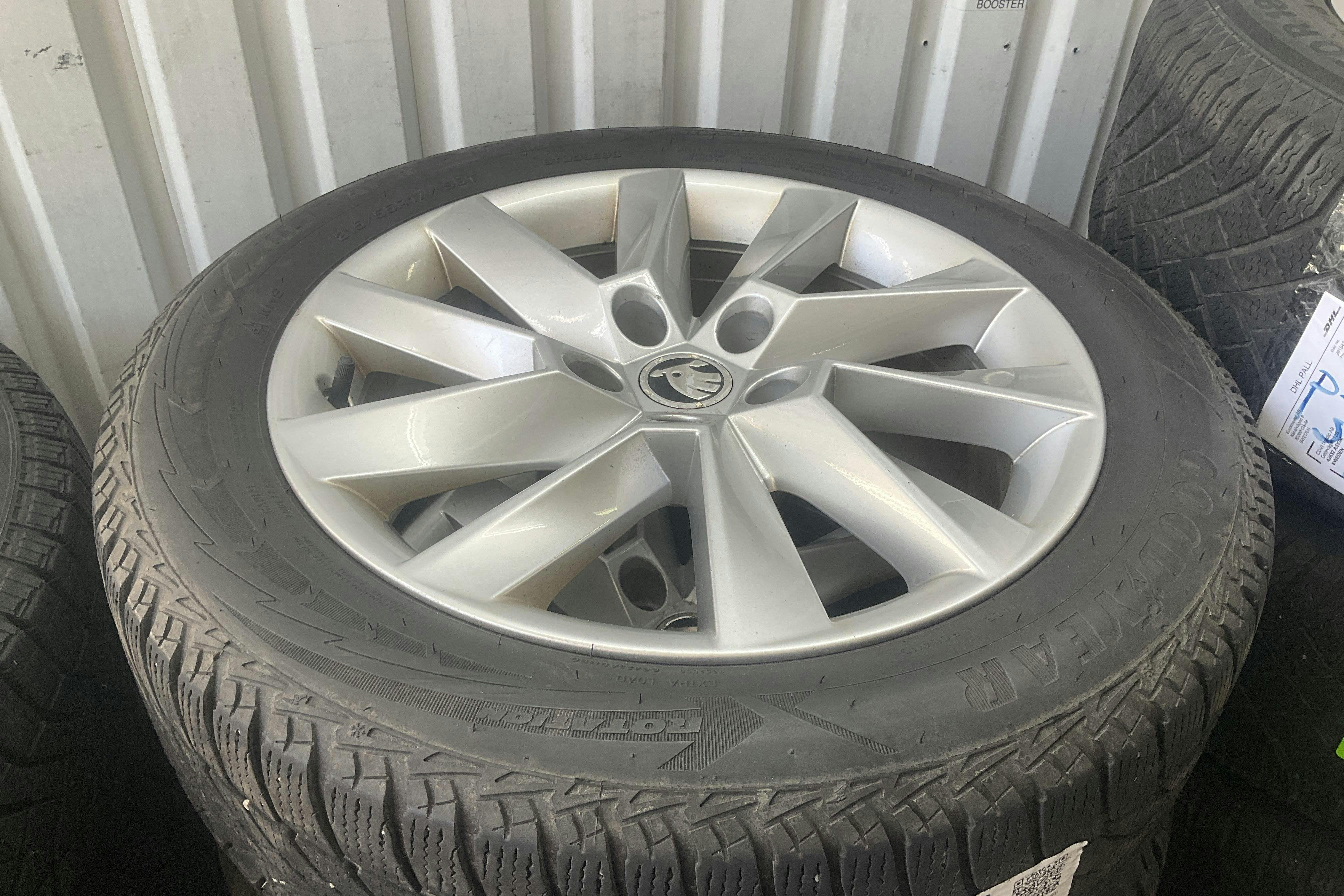 Vehicle Image 15