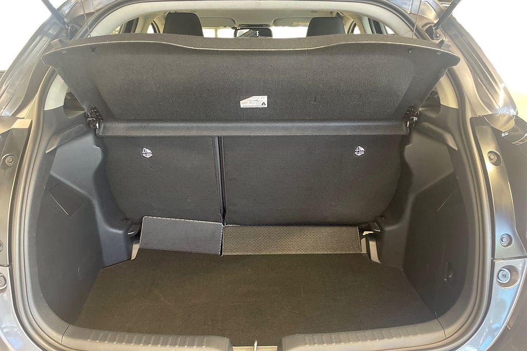 Vehicle Image 12
