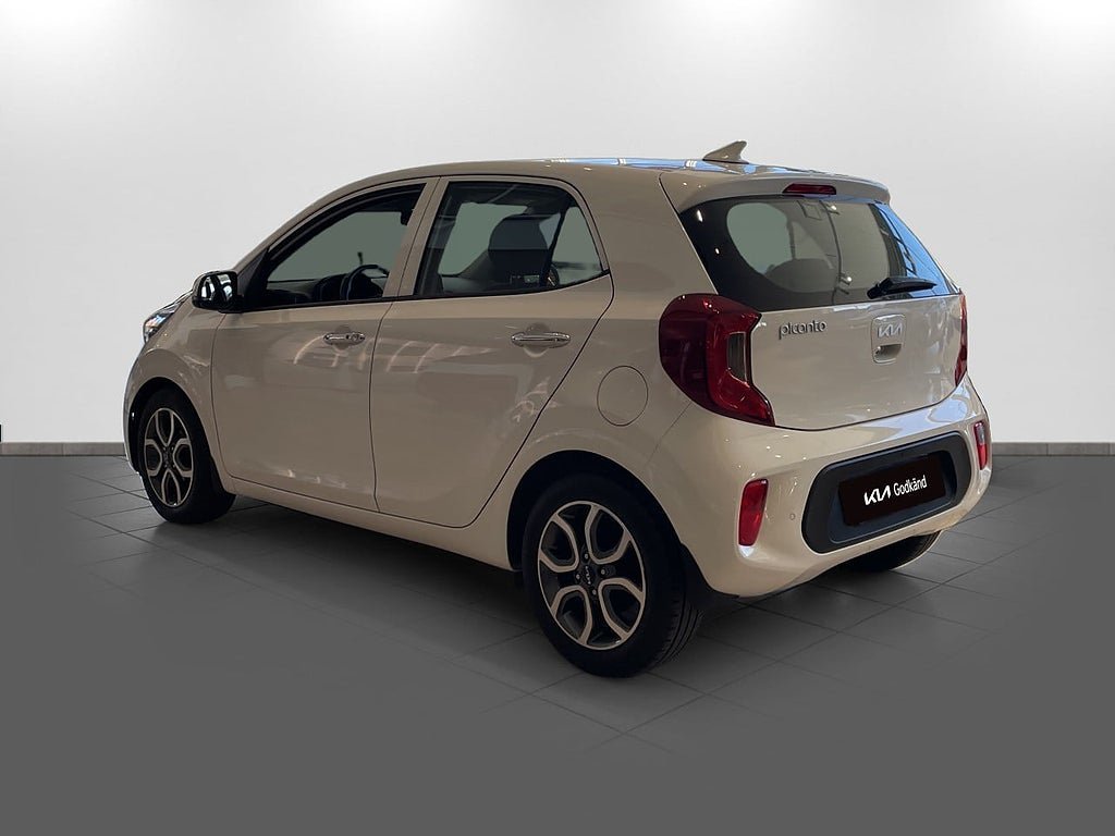 Vehicle Image 6