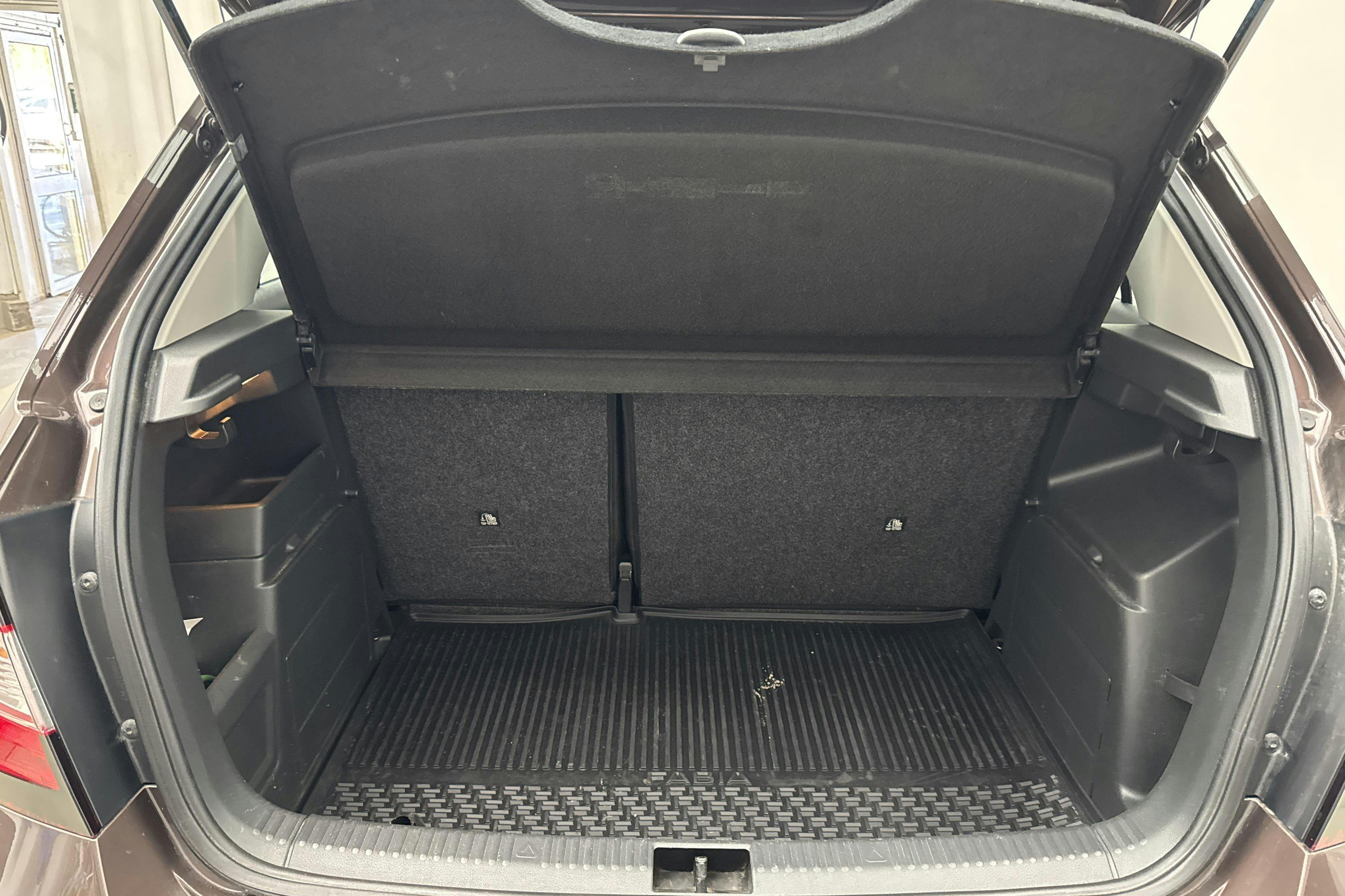 Vehicle Image 9