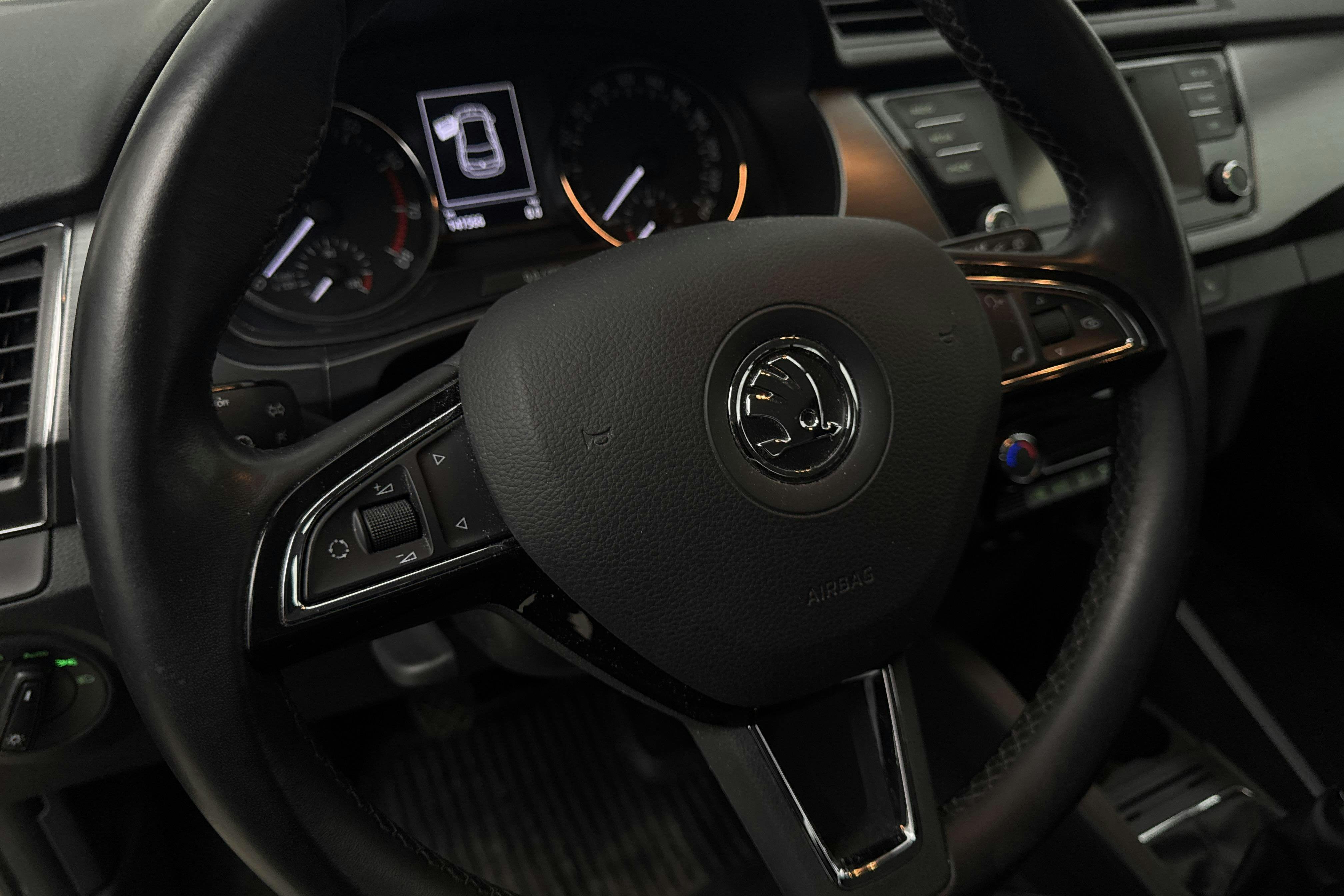 Vehicle Image 12
