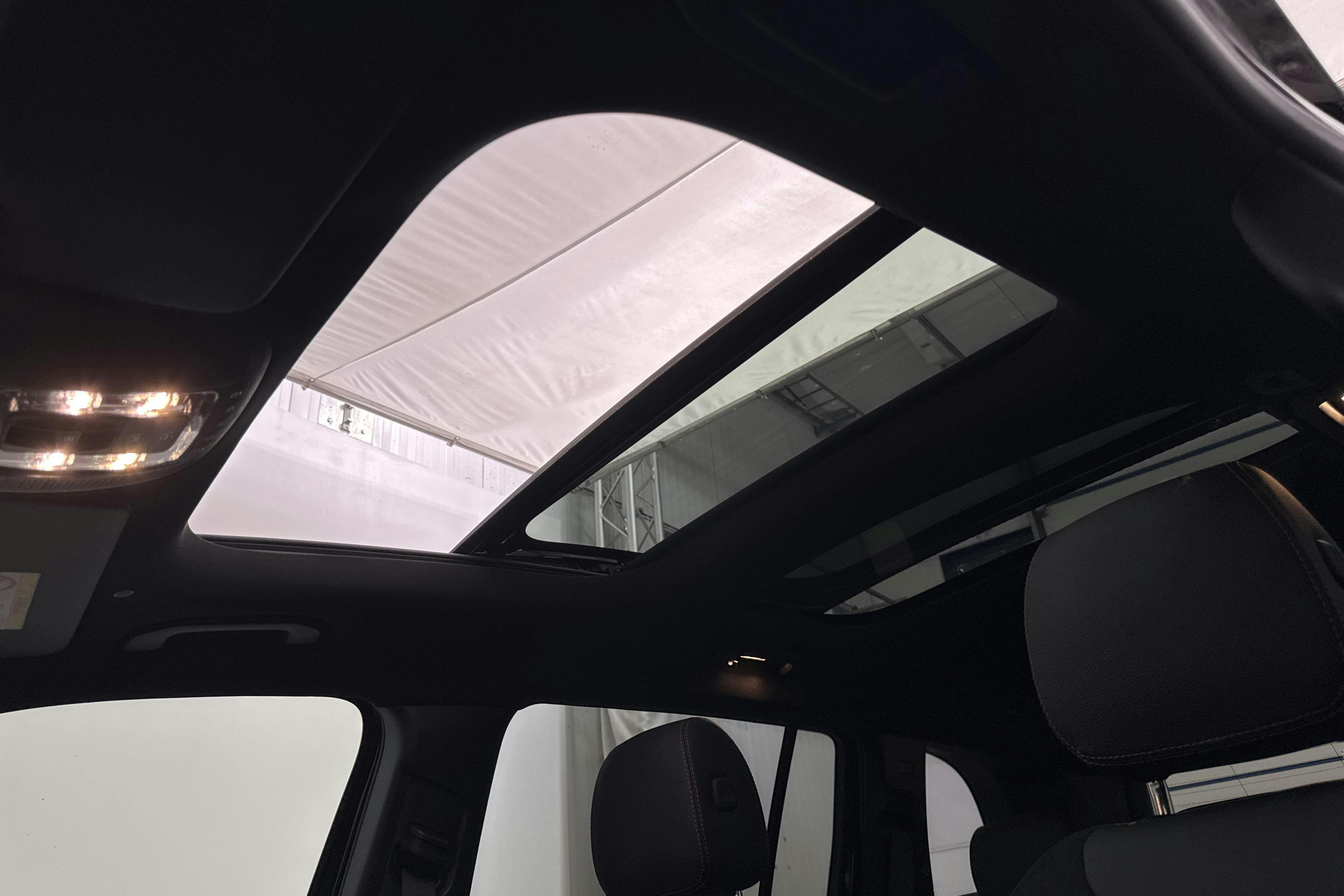 Vehicle Image 16