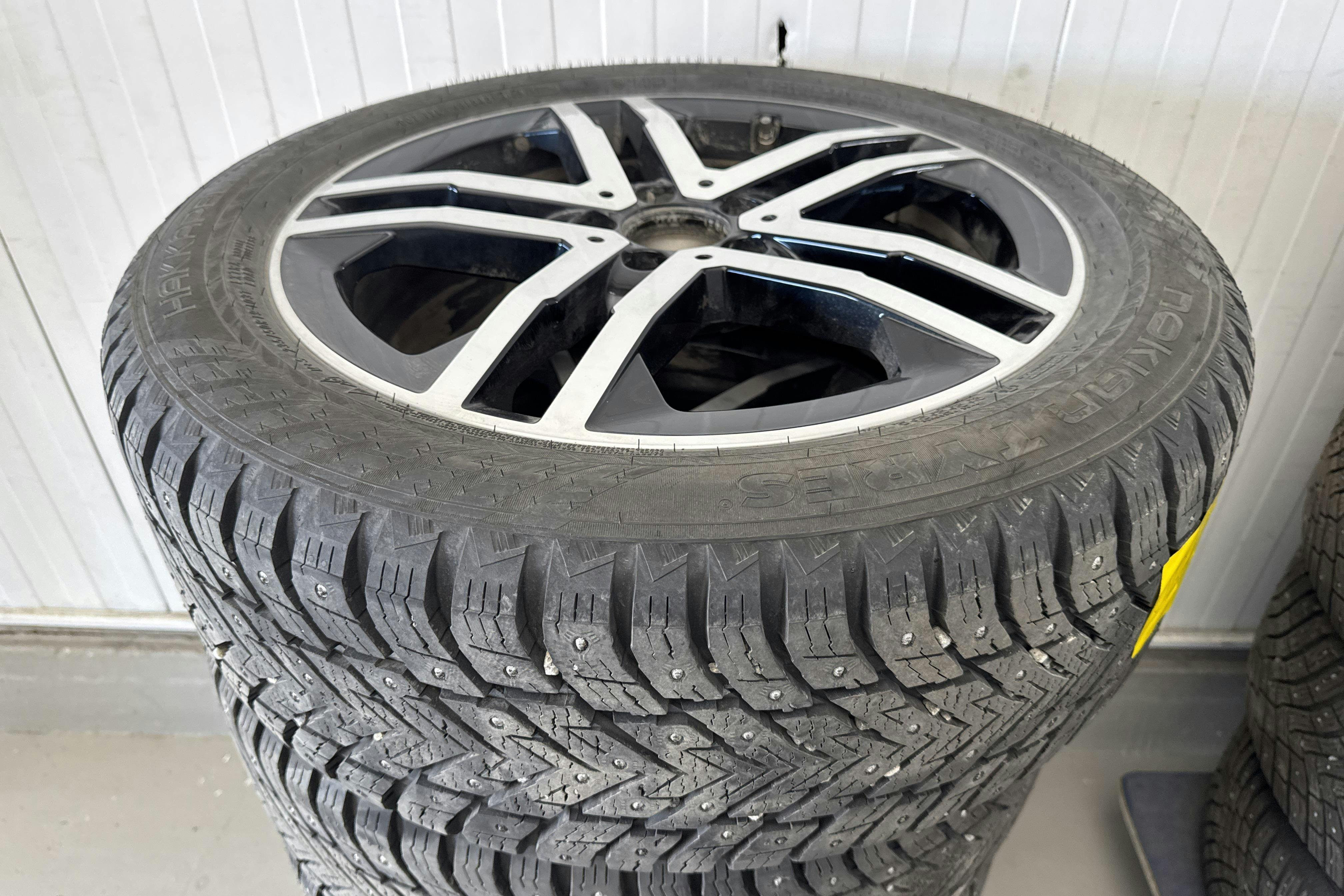 Vehicle Image 21