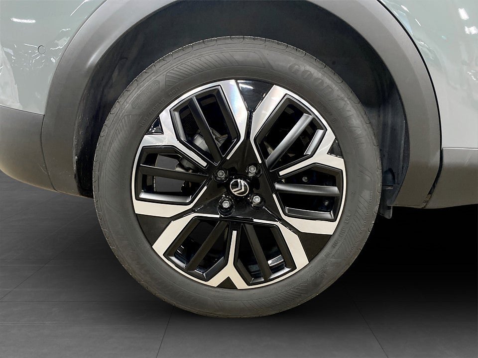 Vehicle Image 17