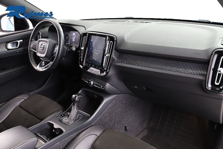Vehicle Image 26