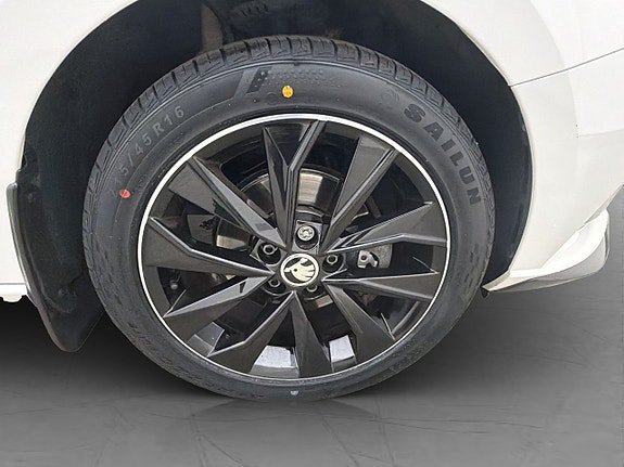 Vehicle Image 26