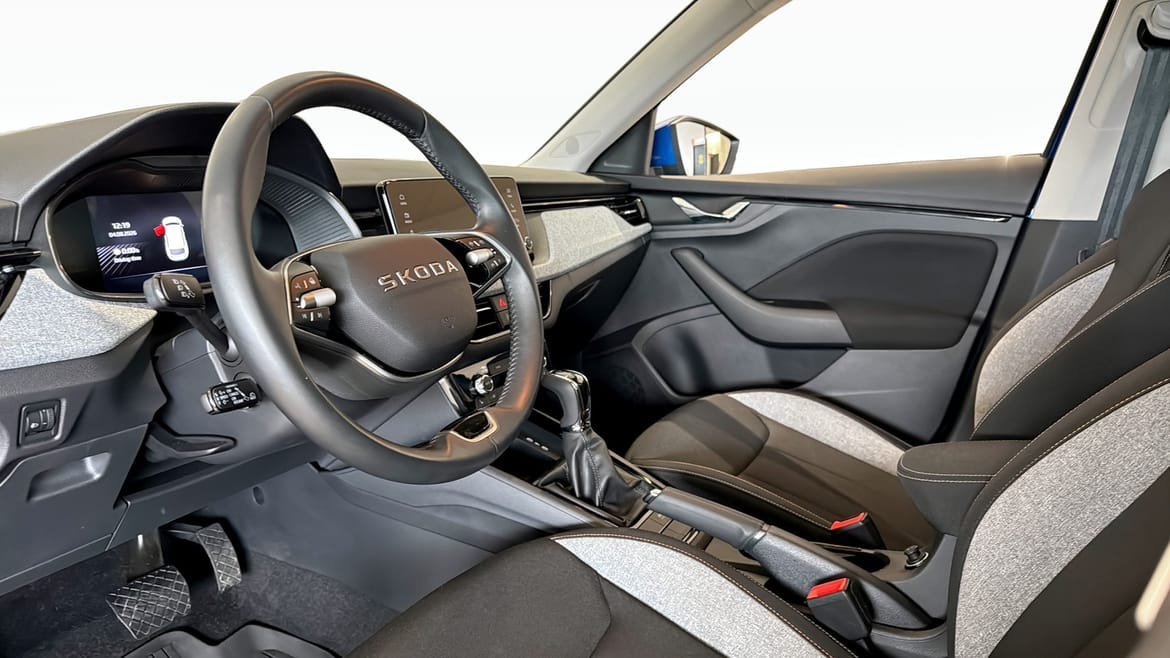 Vehicle Image 7