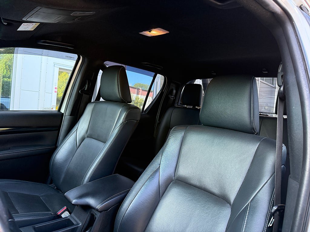 Vehicle Image 9