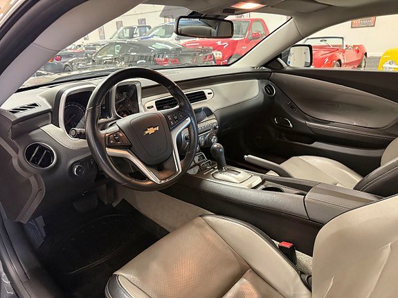 Vehicle Image 25