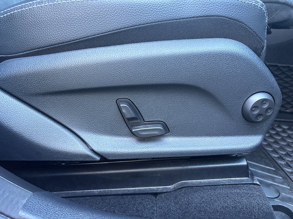 Vehicle Image 23
