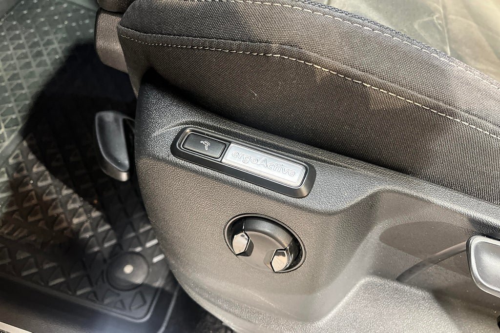 Vehicle Image 23