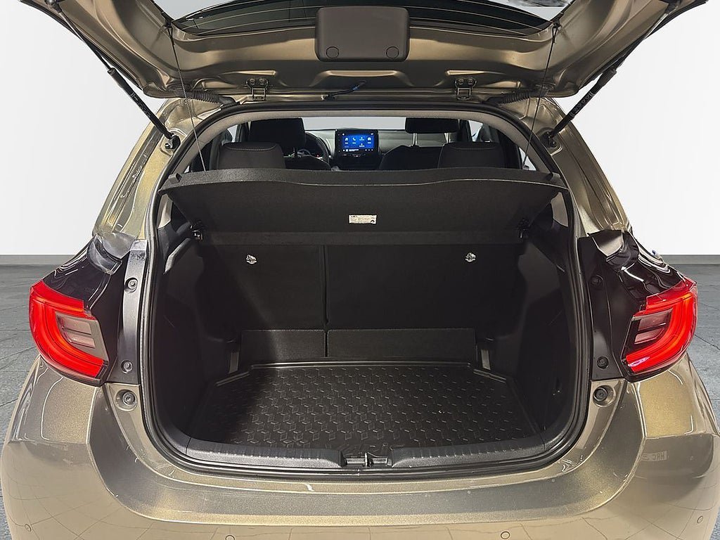 Vehicle Image 11