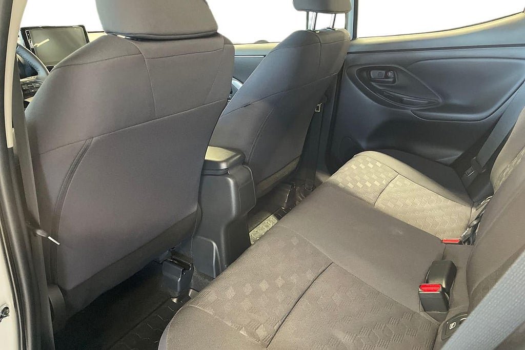 Vehicle Image 12