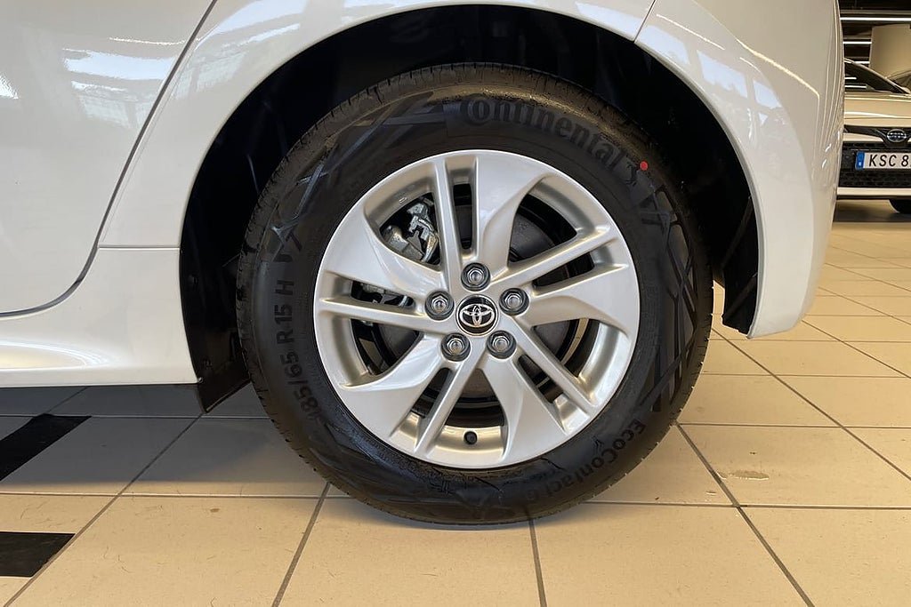 Vehicle Image 16