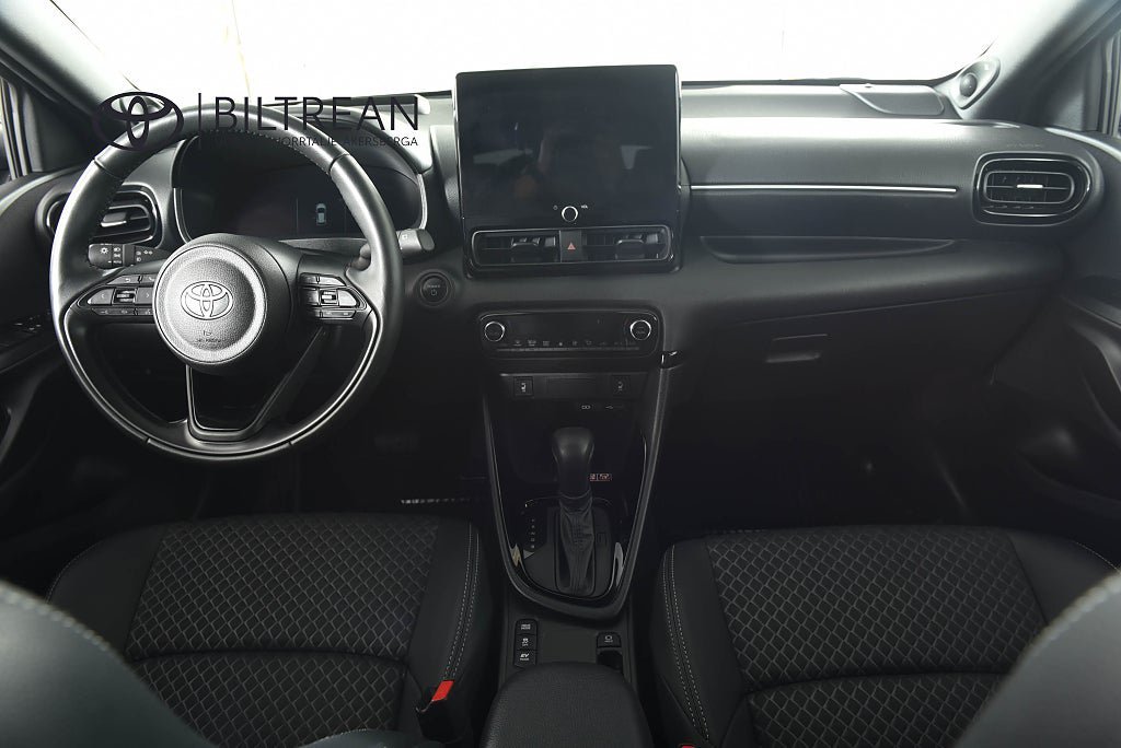 Vehicle Image 8