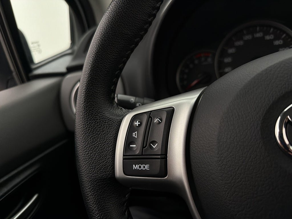 Vehicle Image 25