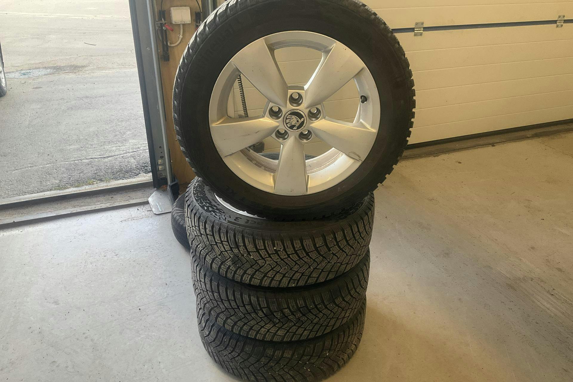 Vehicle Image 21