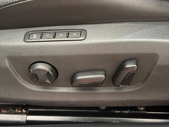 Vehicle Image 28