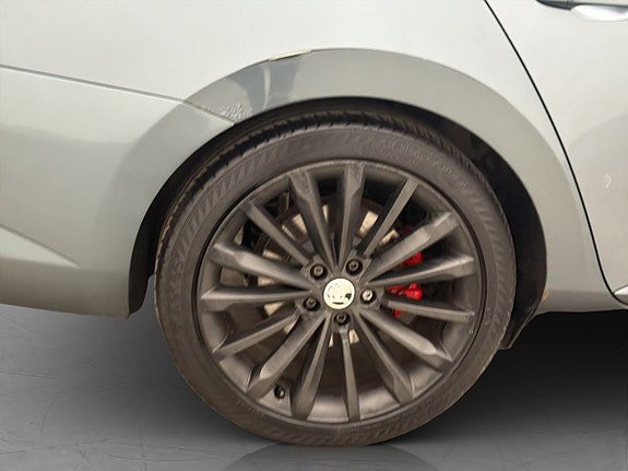 Vehicle Image 32