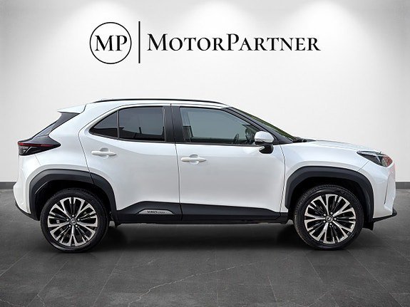 Vehicle Image 8