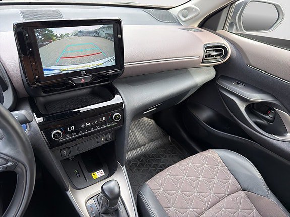 Vehicle Image 11