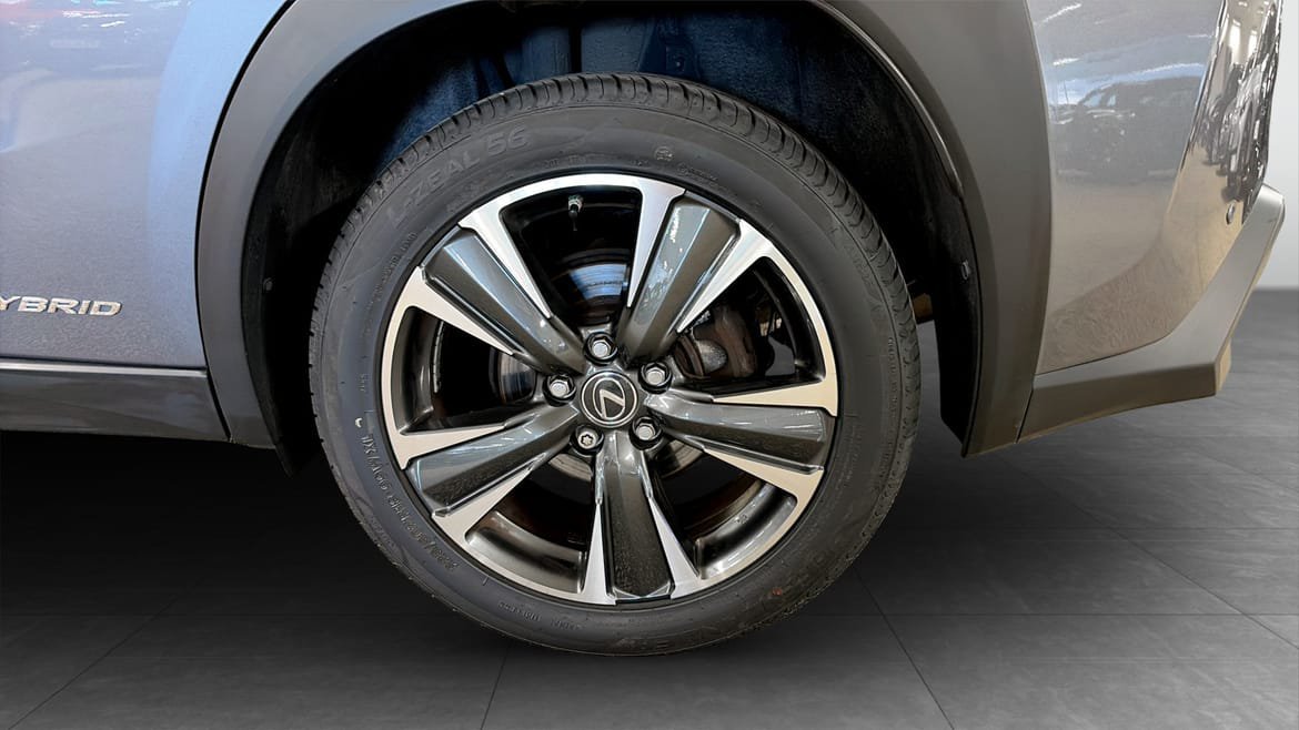 Vehicle Image 6